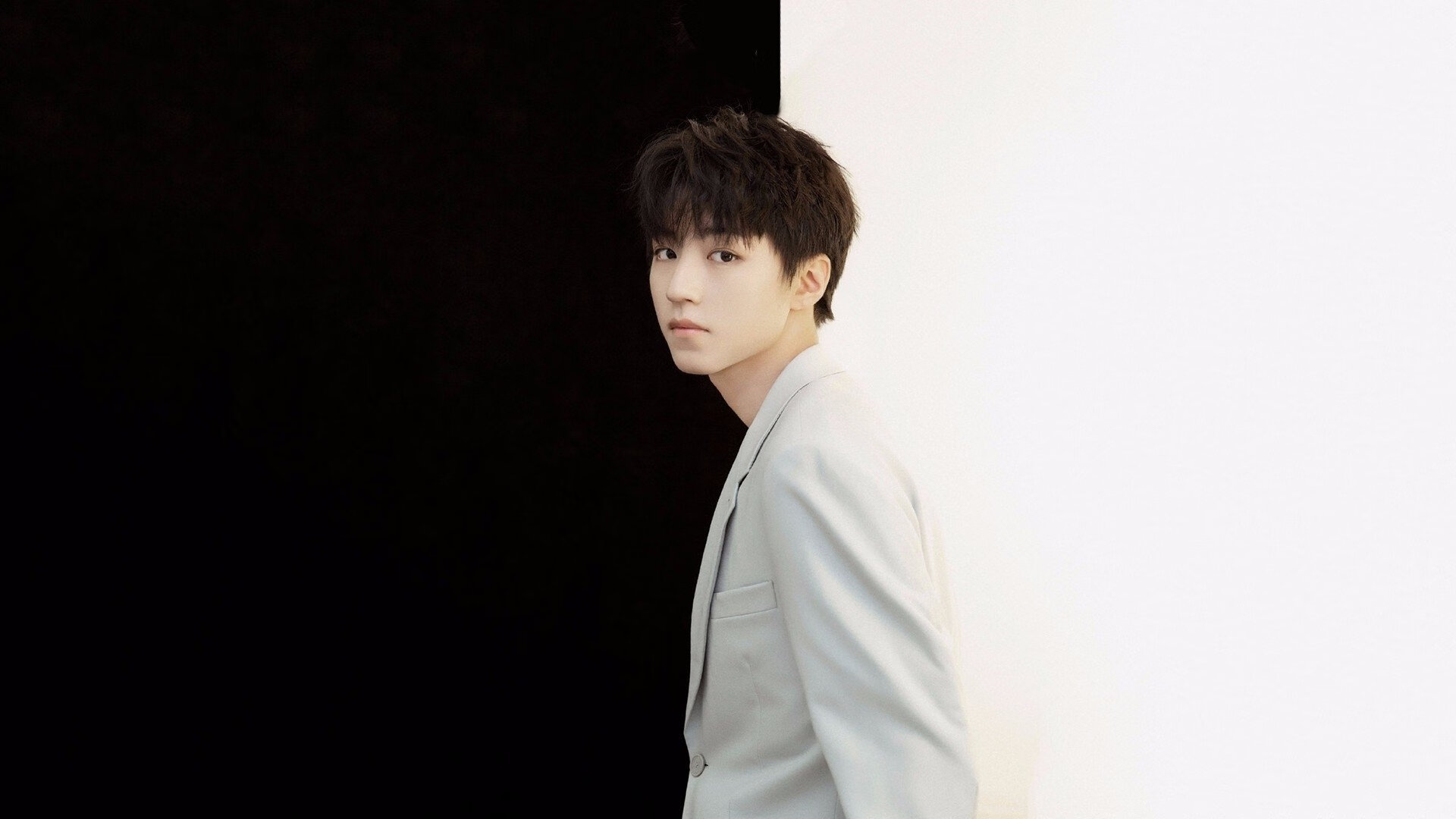 赛季中转折点:影响冠军归属的重要比赛回顾,季中冠军赛奖杯要归还吗