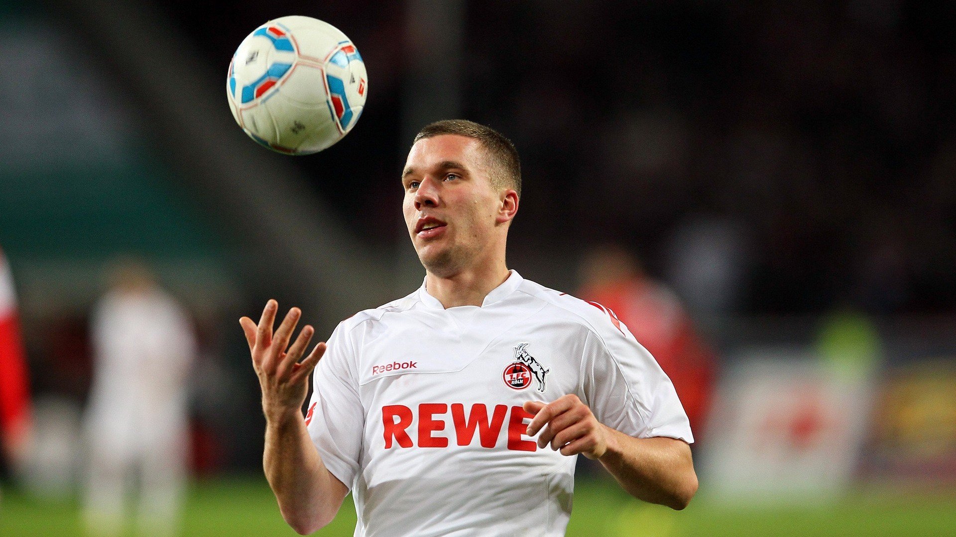 开云体育博彩-《电竞行业跨界融合：从游戏到电影、电视剧的全新布局》，电竞领域